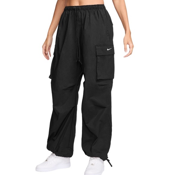 Nike Pants - Nike - NWT - XL -  Black Cargo Pants - Oversized fit - Mid Rise stacked Length
